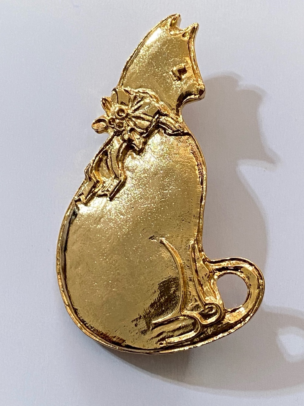 Vintage Vero goldtone cat brooch